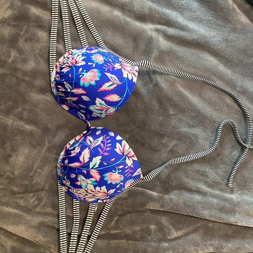 Swimsuit top 38DD